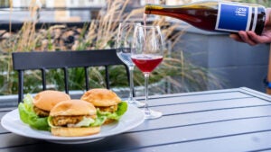 Crab Cake Sandwich with Lemon Aioli paired with Itä 2019 Breezy Slope Pinot Noir